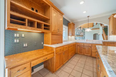 Kitchen - 960 River Bend Rd, Redding, CA 96003 photo 8 of 9