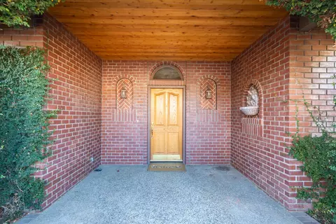 Entry Way - 960 River Bend Rd, Redding, CA 96003 photo 1 of 5