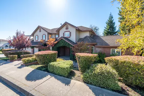 Exterior - 960 River Bend Rd, Redding, CA 96003 photo 3 of 24