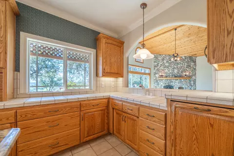 Kitchen - 960 River Bend Rd, Redding, CA 96003 photo 7 of 9