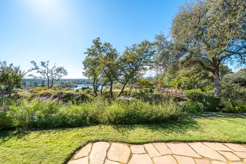 View/Area - 960 River Bend Rd, Redding, CA 96003 photo 2 of 52