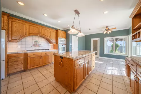 Kitchen - 960 River Bend Rd, Redding, CA 96003 photo 4 of 9