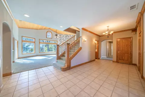 Entry Way - 960 River Bend Rd, Redding, CA 96003 photo 3 of 5