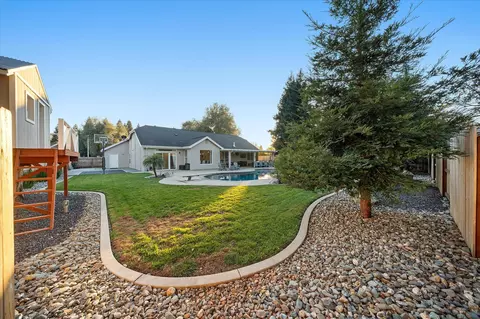 Exterior - 3030 Clear Water Ct, Redding, CA 96002 photo 18 of 19