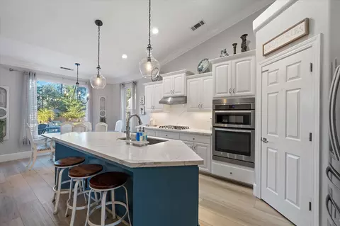 Kitchen - 3030 Clear Water Ct, Redding, CA 96002 photo 2 of 5