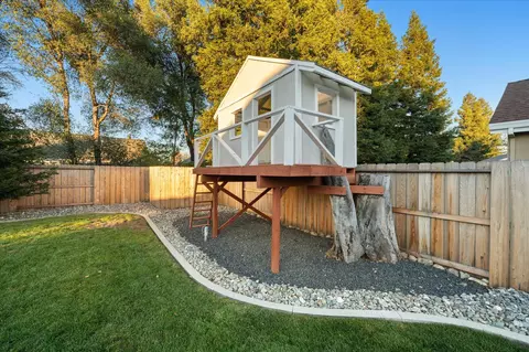 Exterior - 3030 Clear Water Ct, Redding, CA 96002 photo 17 of 19