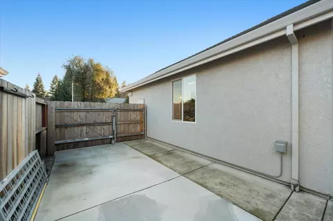Exterior - 3030 Clear Water Ct, Redding, CA 96002 photo 15 of 19