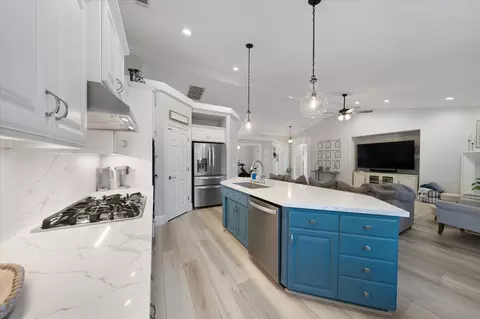 Kitchen - 3030 Clear Water Ct, Redding, CA 96002 photo 4 of 5