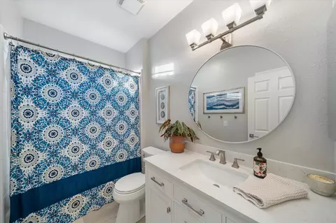 Bath - 3030 Clear Water Ct, Redding, CA 96002 photo 3 of 3