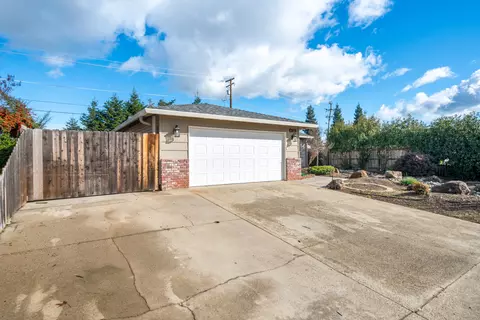 Exterior - 6733 El Camino Dr, Redding, CA 96001 photo 17 of 19
