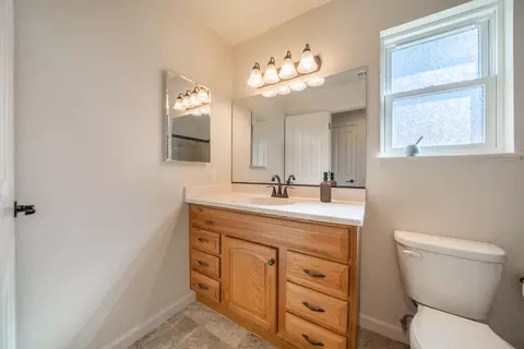 Bath - 6733 El Camino Dr, Redding, CA 96001 photo 2 of 3