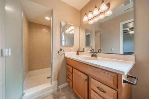 Bath - 6733 El Camino Dr, Redding, CA 96001 photo 1 of 3