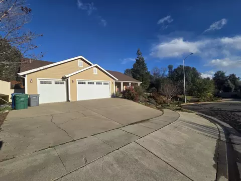 1163 Sunriver Ln, Redding, CA 96001