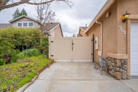 Exterior - 962 Leisha Ln, Redding, CA 96001 photo 10 of 13
