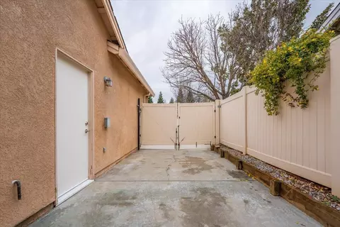 Exterior - 962 Leisha Ln, Redding, CA 96001 photo 12 of 13