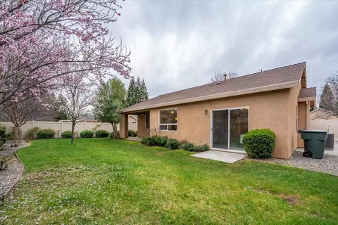 Exterior - 962 Leisha Ln, Redding, CA 96001 photo 5 of 13