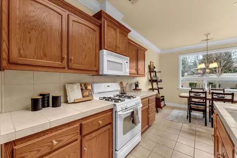 Kitchen - 962 Leisha Ln, Redding, CA 96001 photo 6 of 6