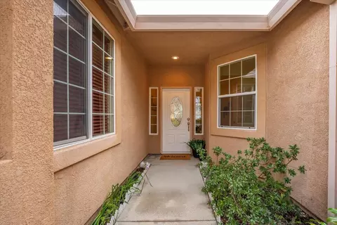 Entry Way - 962 Leisha Ln, Redding, CA 96001 photo 1 of 3