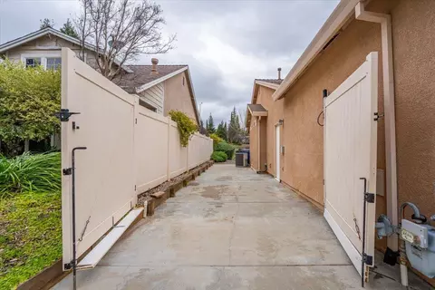 Exterior - 962 Leisha Ln, Redding, CA 96001 photo 11 of 13