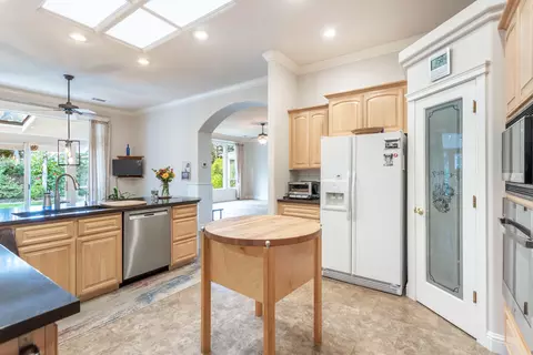 Kitchen - 2875 Eastbrook Dr, Redding, CA 96002 photo 3 of 3