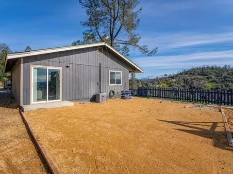 Exterior - 14091 Highview Trl, Redding, CA 96003 photo 13 of 19