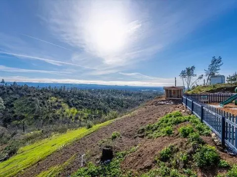 Exterior - 14091 Highview Trl, Redding, CA 96003 photo 5 of 19
