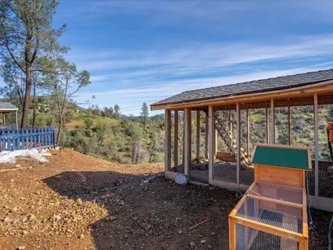 Exterior - 14091 Highview Trl, Redding, CA 96003 photo 16 of 19