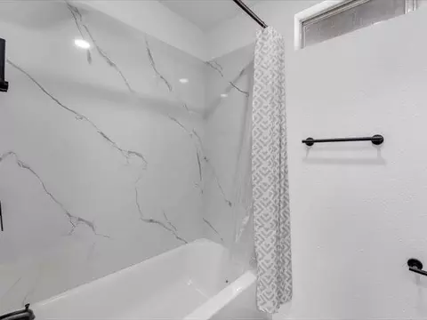 Bath - 14091 Highview Trl, Redding, CA 96003 photo 3 of 3