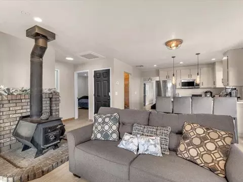 Living - 14091 Highview Trl, Redding, CA 96003 photo 4 of 4
