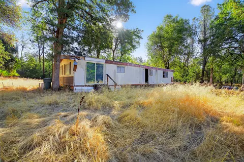 3130 Lakey Ln, Redding, CA 96003