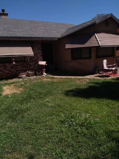 12851 Old Oregon Trl, Redding, CA 96003