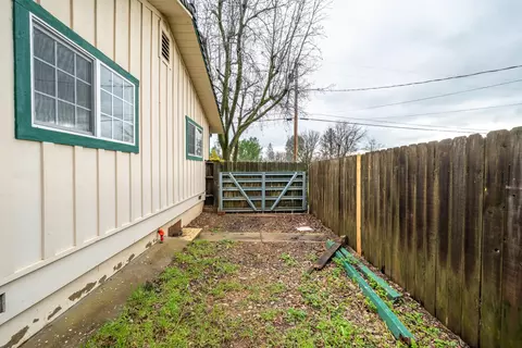 Exterior - 3586 E Keswick Dam Rd, Redding, CA 96003 photo 6 of 7