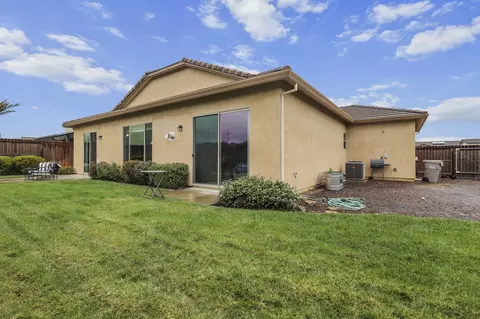 Exterior - 968 Katmai Pl, Redding, CA 96001 photo 3 of 5