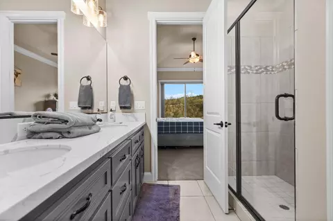 Bath - 968 Katmai Pl, Redding, CA 96001 photo 2 of 3