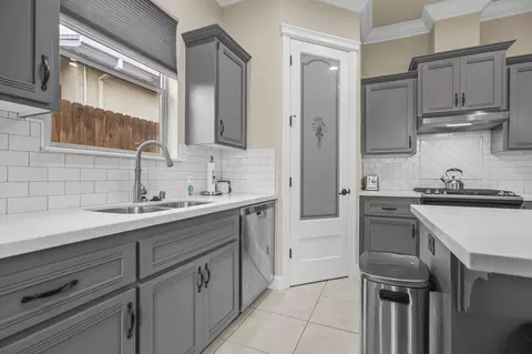 Kitchen - 968 Katmai Pl, Redding, CA 96001 photo 2 of 3