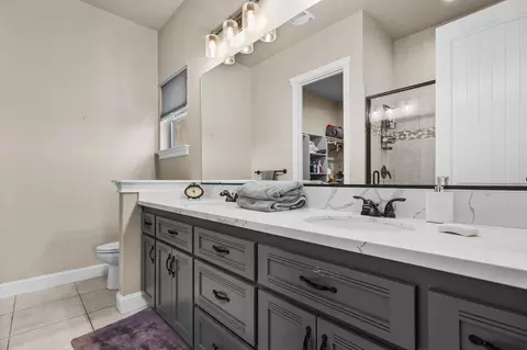 Bath - 968 Katmai Pl, Redding, CA 96001 photo 1 of 3