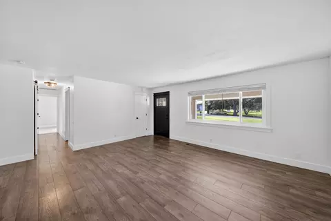 Living - 15470 China Rapids Dr, Red Bluff, CA 96080 photo 4 of 5