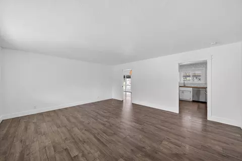 Living - 15470 China Rapids Dr, Red Bluff, CA 96080 photo 3 of 5