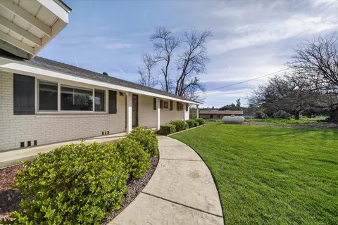Exterior - 15470 China Rapids Dr, Red Bluff, CA 96080 photo 3 of 9