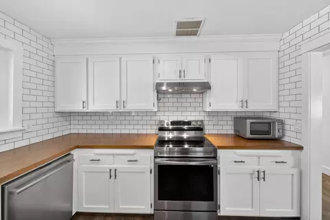 Kitchen - 15470 China Rapids Dr, Red Bluff, CA 96080 photo 2 of 3