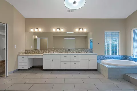 Bath - 3857 Eagle Pkwy, Redding, CA 96001 photo 2 of 5