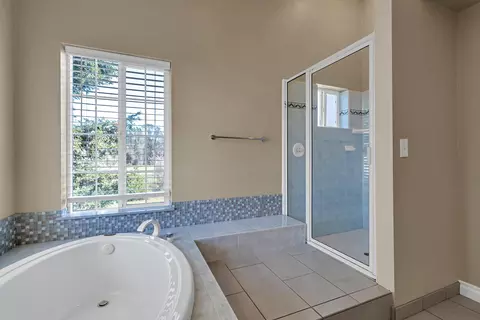 Bath - 3857 Eagle Pkwy, Redding, CA 96001 photo 5 of 5