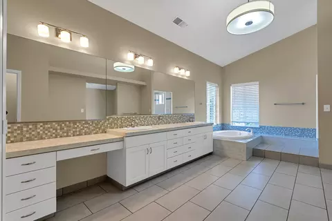 Bath - 3857 Eagle Pkwy, Redding, CA 96001 photo 3 of 5