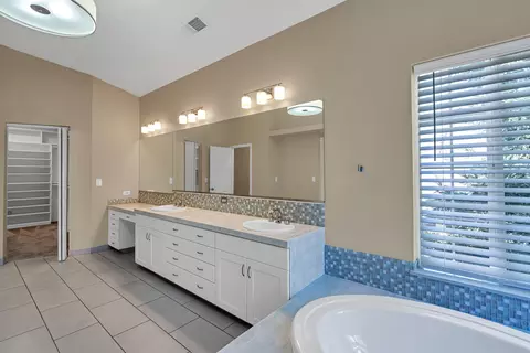 Bath - 3857 Eagle Pkwy, Redding, CA 96001 photo 4 of 5