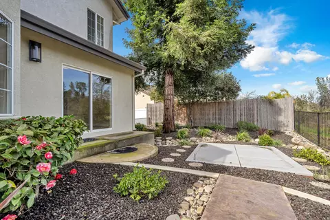 Exterior - 3857 Eagle Pkwy, Redding, CA 96001 photo 4 of 5