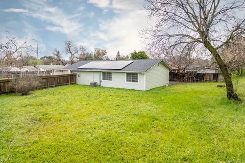 Exterior - 910 Aloha St, Red Bluff, CA 96080 photo 5 of 6