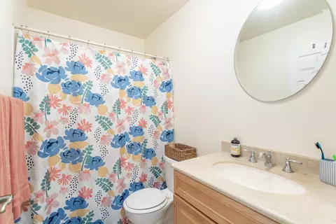 Bath - 910 Aloha St, Red Bluff, CA 96080 photo 1 of 2