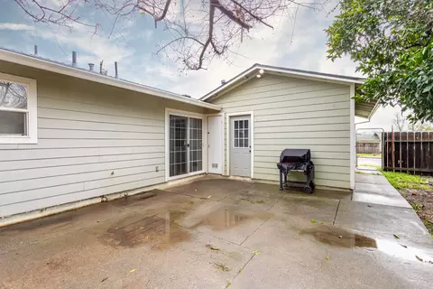 Exterior - 910 Aloha St, Red Bluff, CA 96080 photo 2 of 6