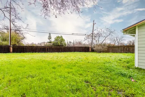 Exterior - 910 Aloha St, Red Bluff, CA 96080 photo 4 of 6