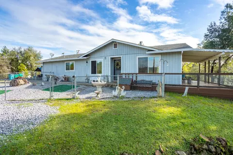 14364 Sundown Dr, Redding, CA 96003